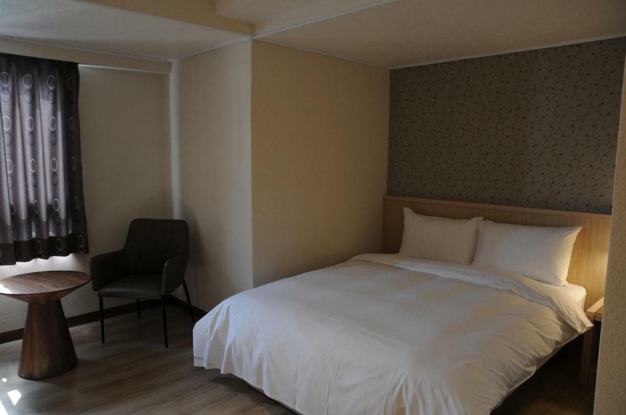 Sung Tai Hotel Kaohsiung Extérieur photo
